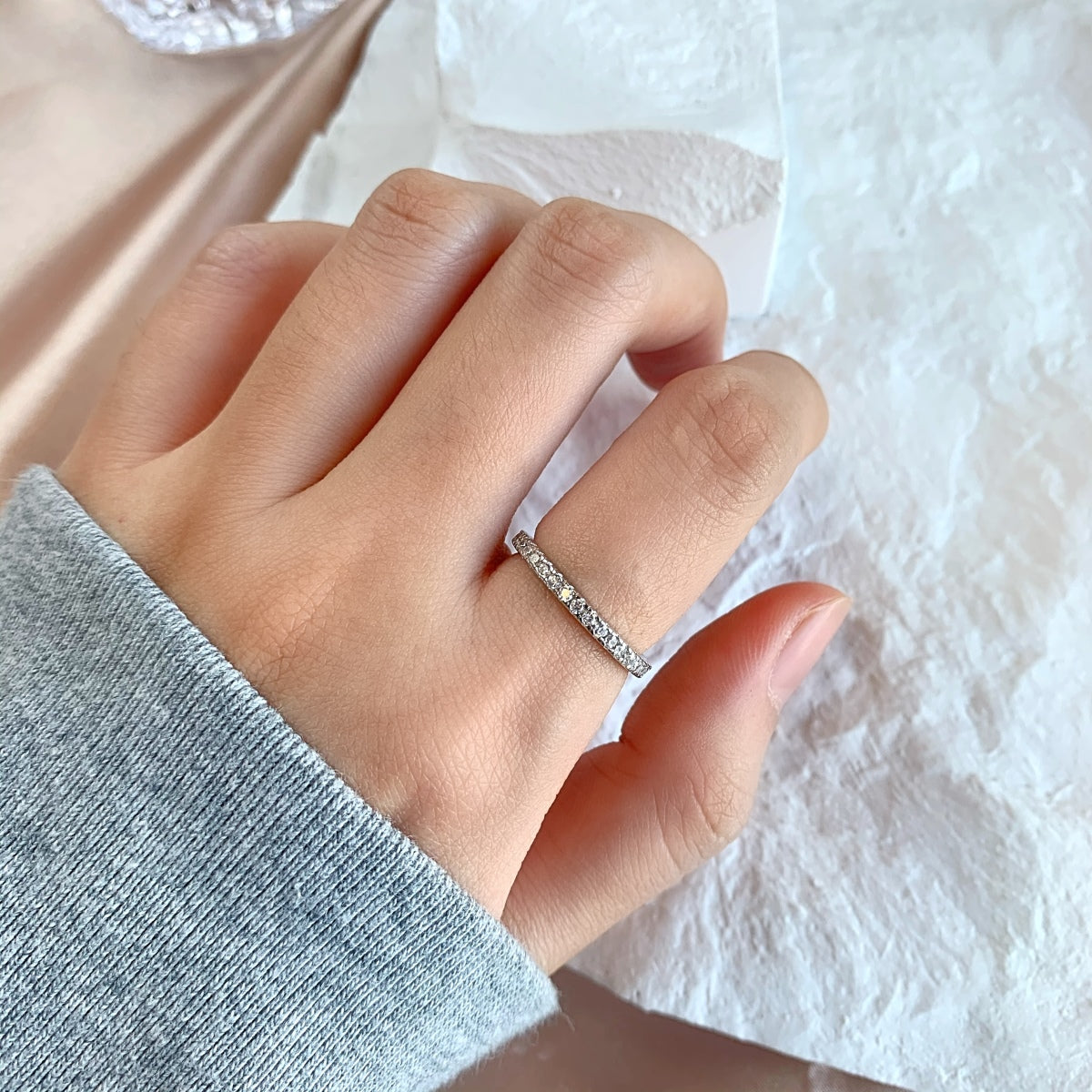 [Elitejewels]Delicate Sparkling Round Cut Daily Ring