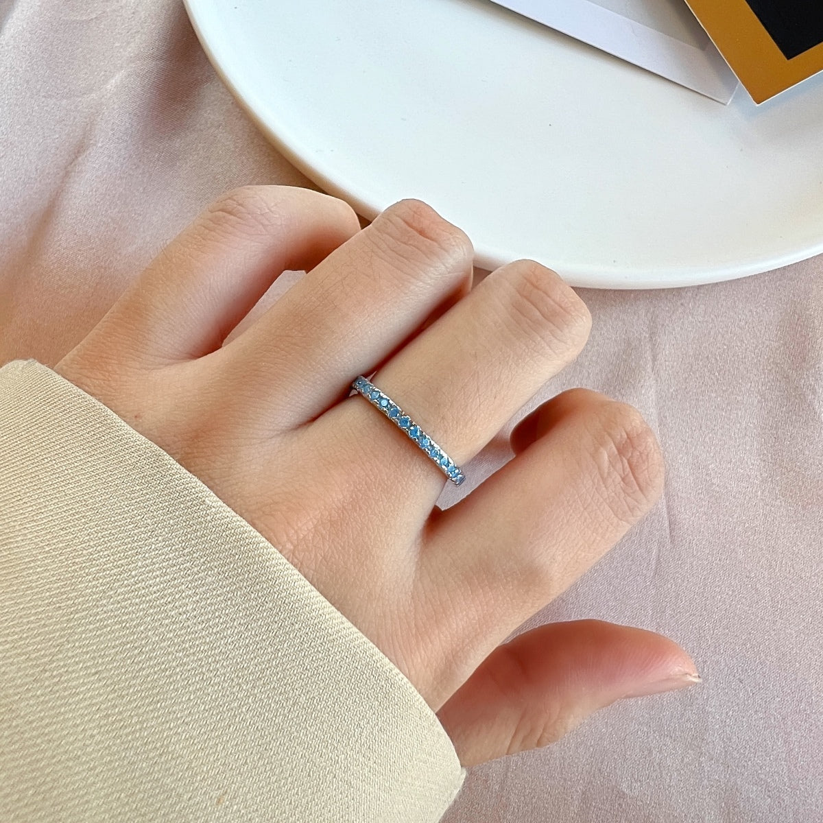 [Elitejewels]Delicate Sparkling Round Cut Daily Ring