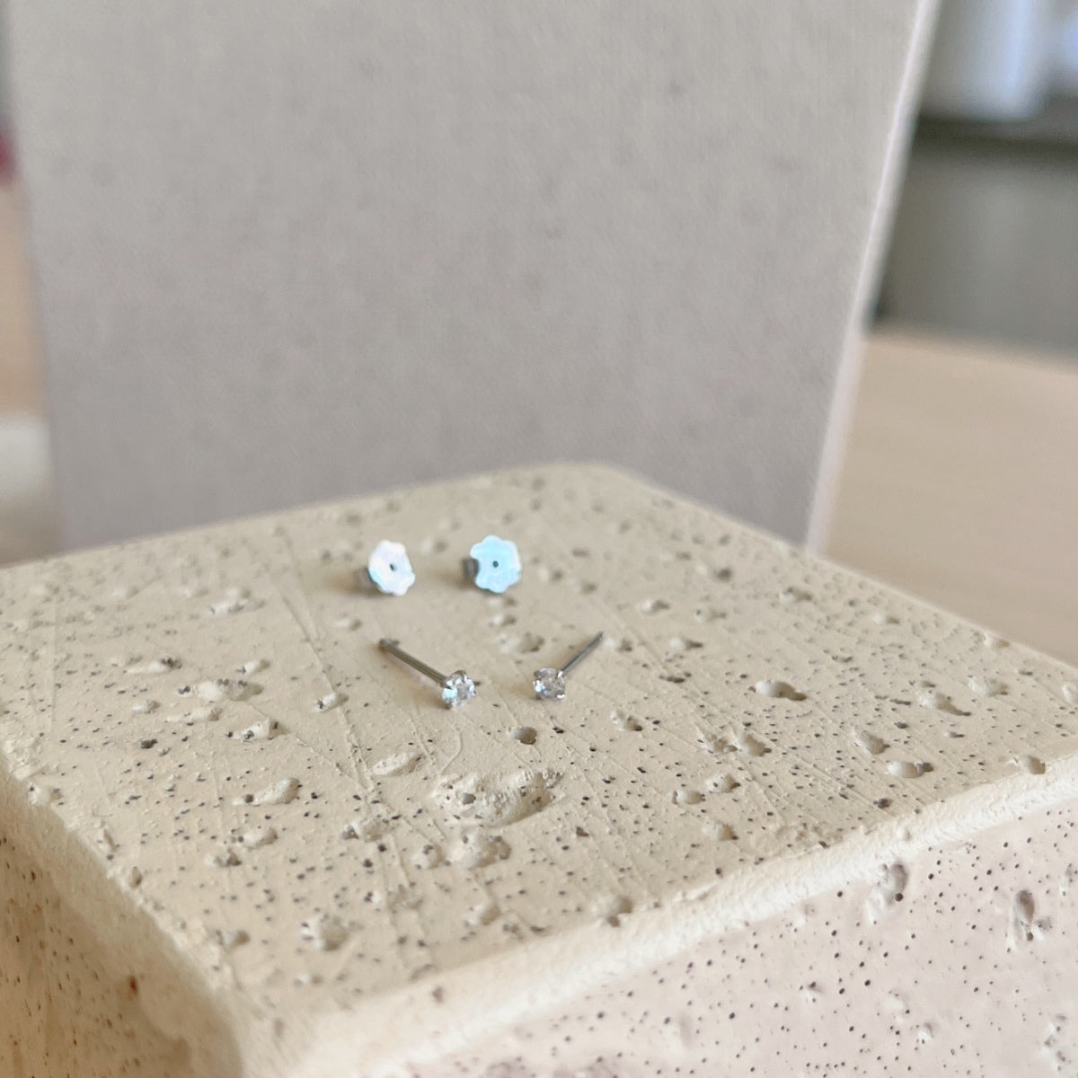 [Elitejewels]Delicate Solitaire Earrings