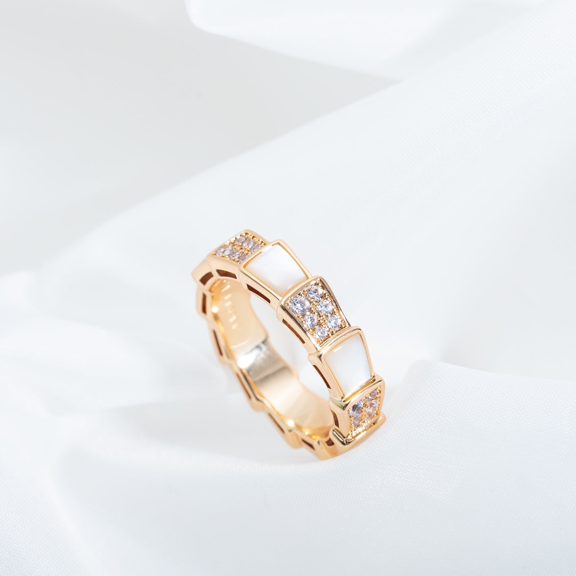 [Elitejewels]SERPENTI RING ROTGOLD MIT DIAMANTEN 4MM