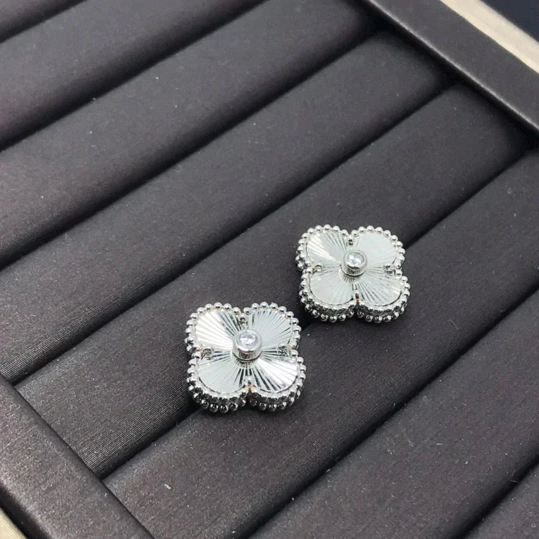 [Elitejewels]CLOVER MINI 9,5 MM LASER-OHRRINGE