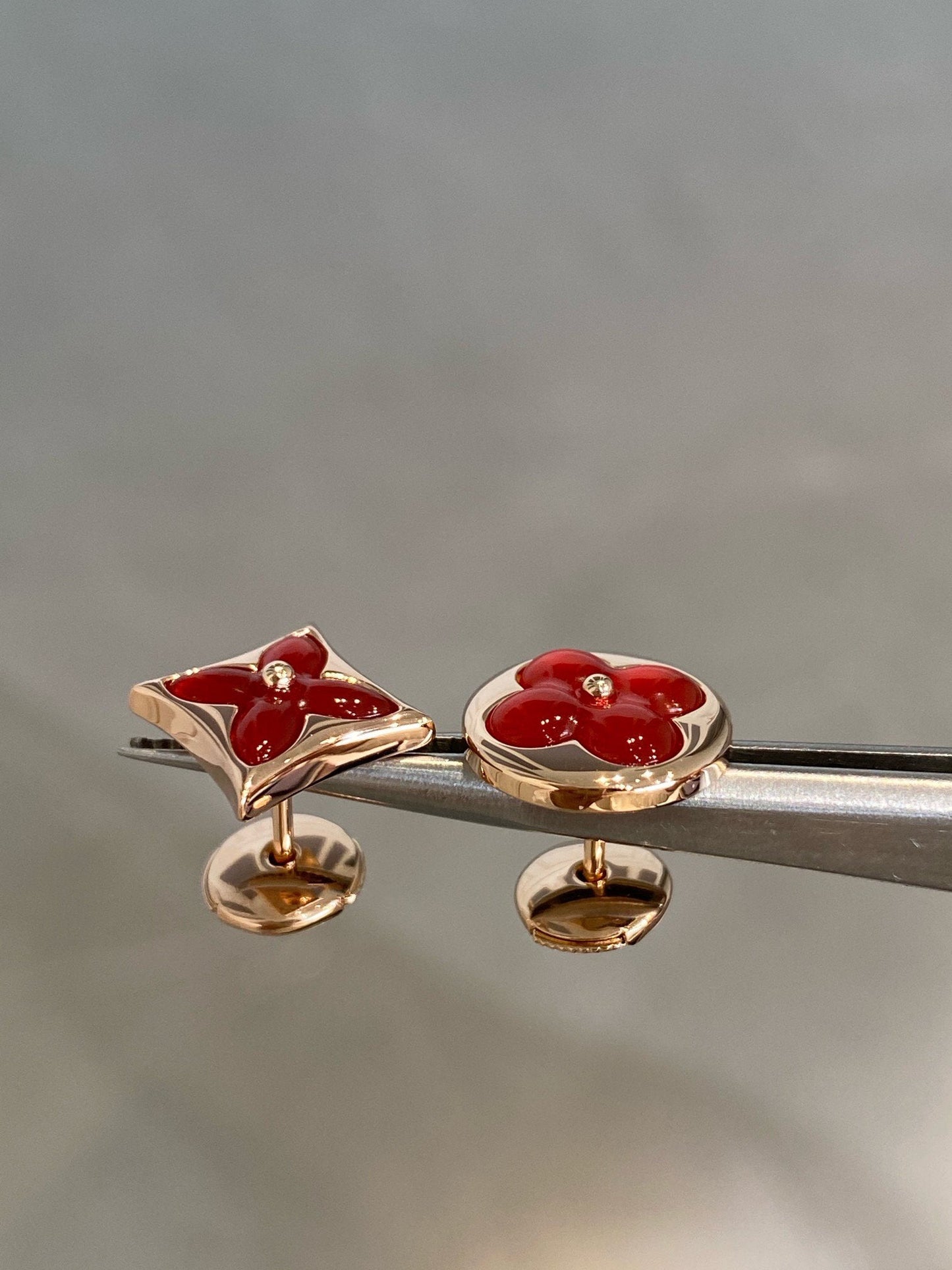 [Elitejewels]STAR AND SUN PINK GOLD CARNELIAN STUD EARRINGS