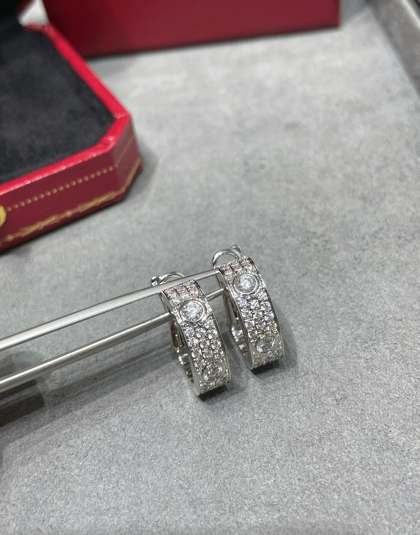 [Elitejewels]LOVE 5.5MM DIAMOND PAVED EARRINGS