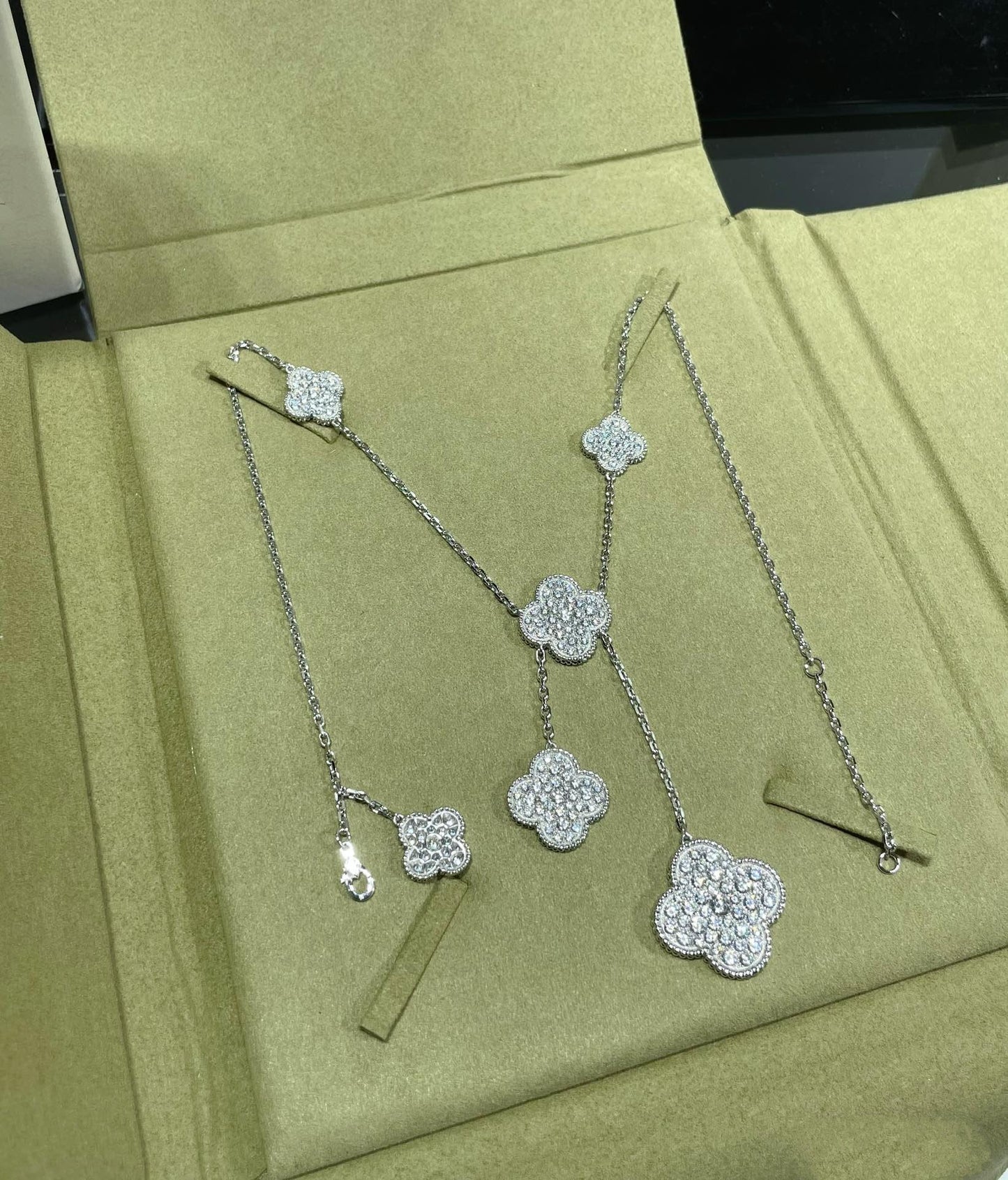 [Elitejewels]クローバー 6モチーフ ダイヤモンド パヴェネックレス