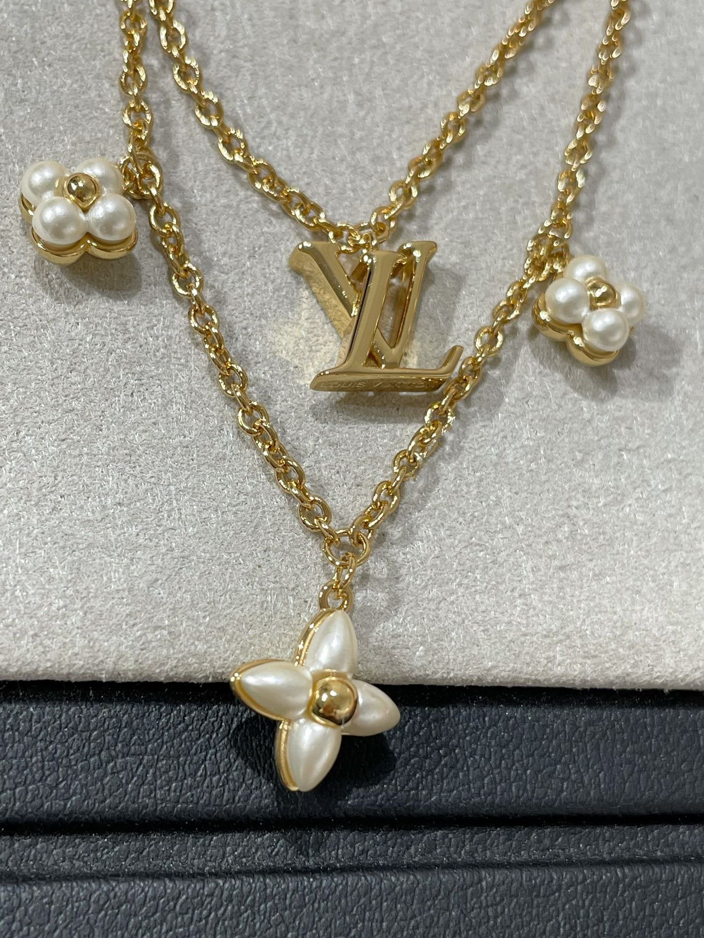 [Elitejewels]LV フラワーグラム ゴールド モップ ダブルロウ ネックレス