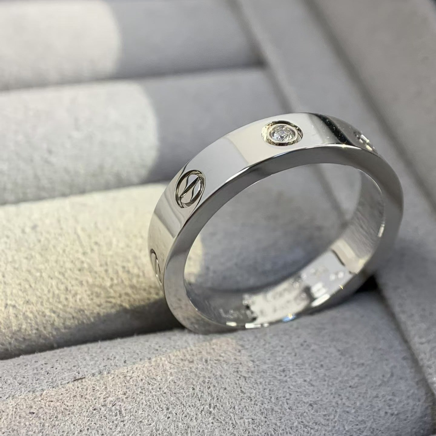 [Elitejewels] LIEBESRING 4MM 1 DIAMANT SILBER