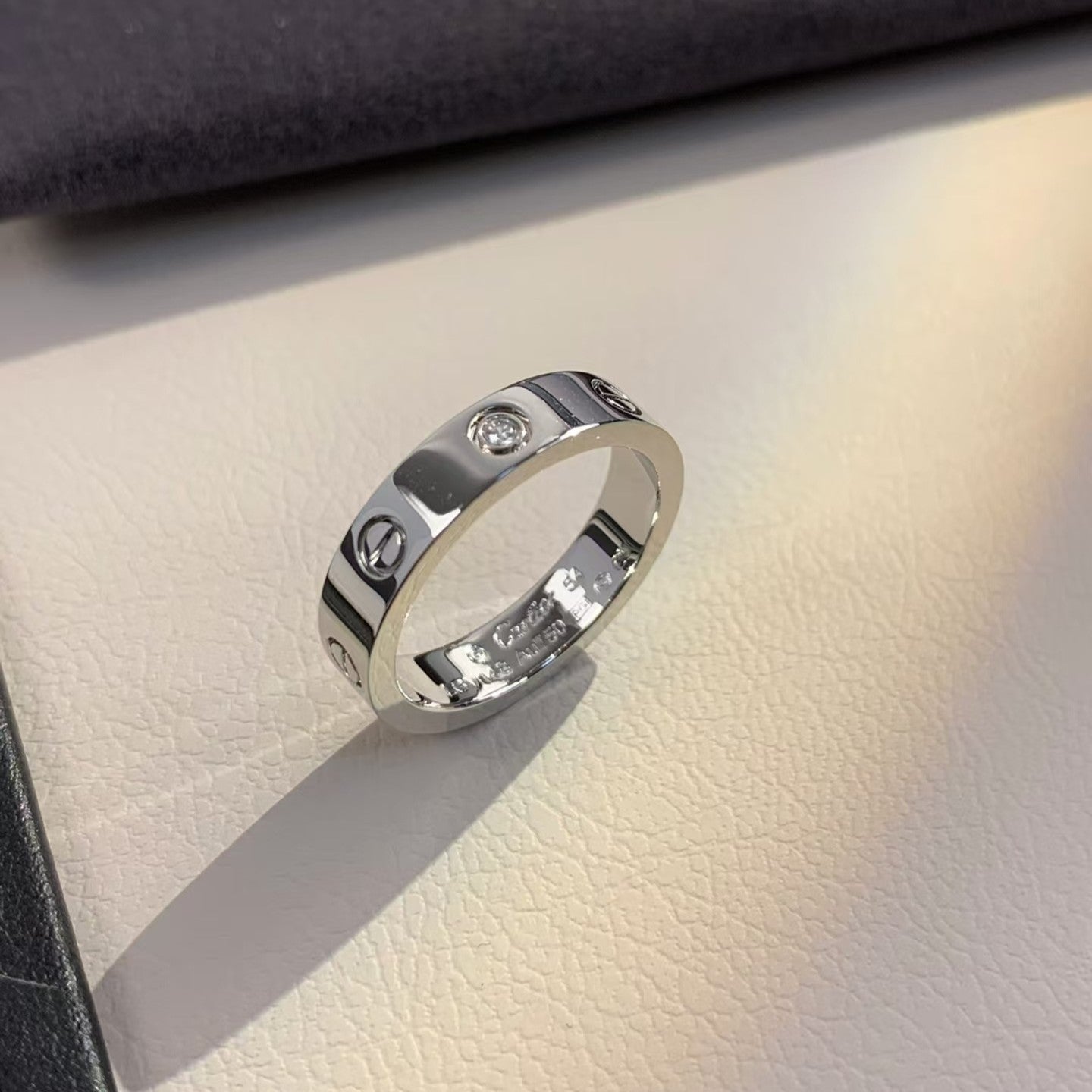 [Elitejewels] LIEBESRING 4MM 1 DIAMANT SILBER