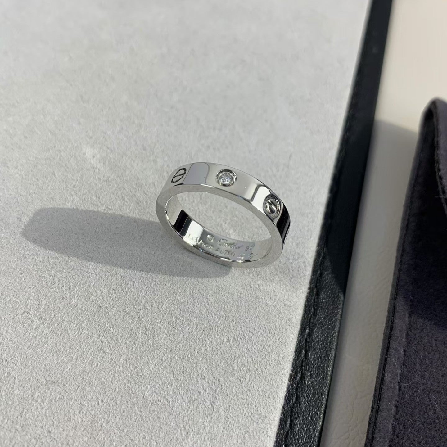 [Elitejewels] LIEBESRING 4MM 1 DIAMANT SILBER