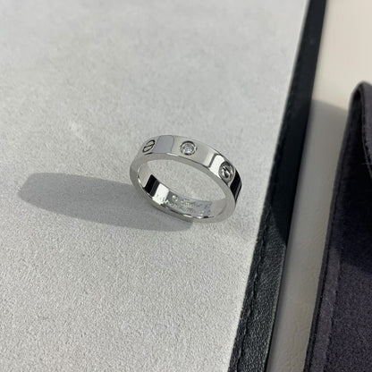 [Elitejewels] LIEBESRING 4MM 1 DIAMANT SILBER