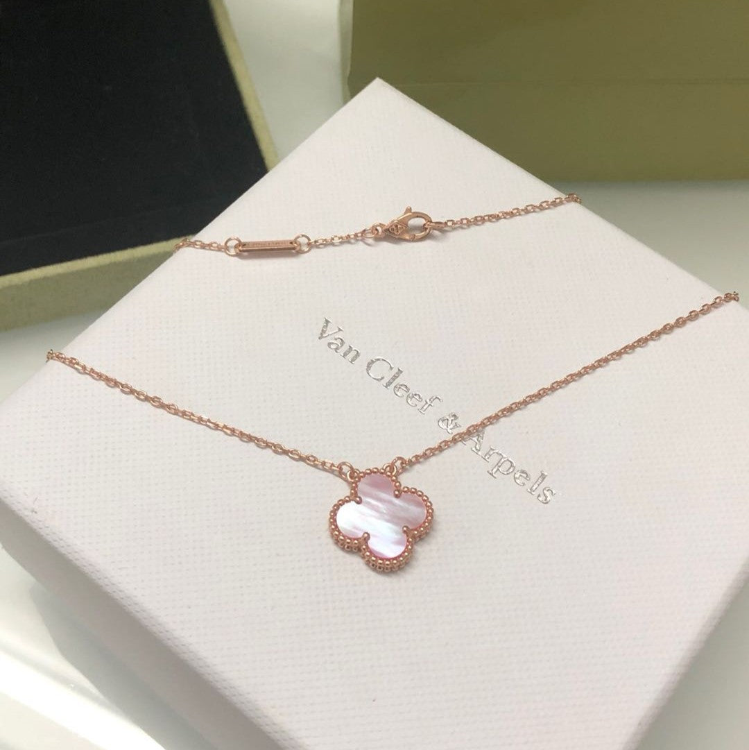 [Elitejewels]CLOVER 15MM ROSA PERLMUTT-EINZELNE BLUMENKETTE