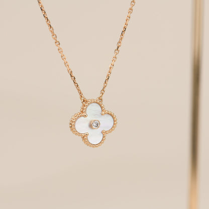 [Elitejewels]CLOVER 15MM DIAMOND WHITE FRITILLARIA NECKLACE