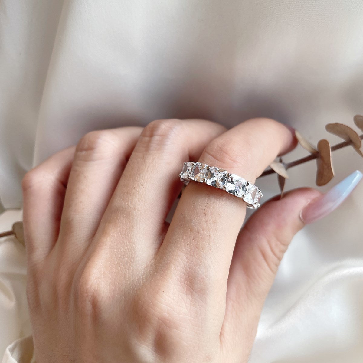 [Elitejewels]Elegant Princess Cut Tennis Ring