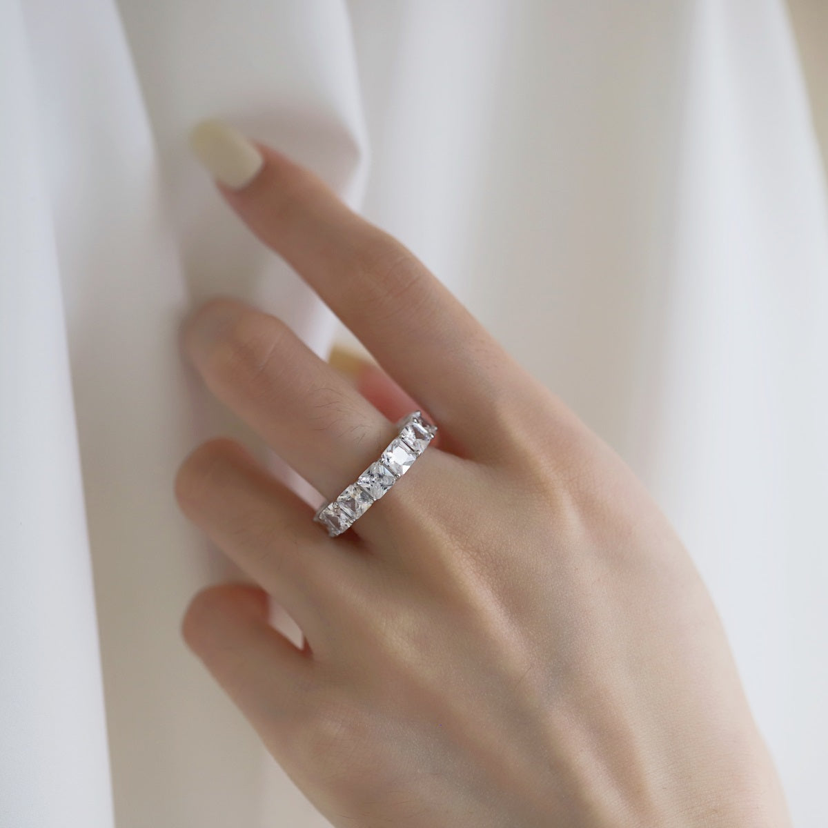 [Elitejewels]Elegant Princess Cut Tennis Ring