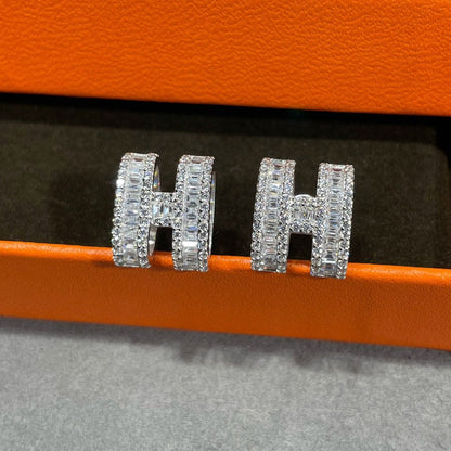 [Elitejewels]H STUD EARRINGS WITH SILVER DIAMONDS