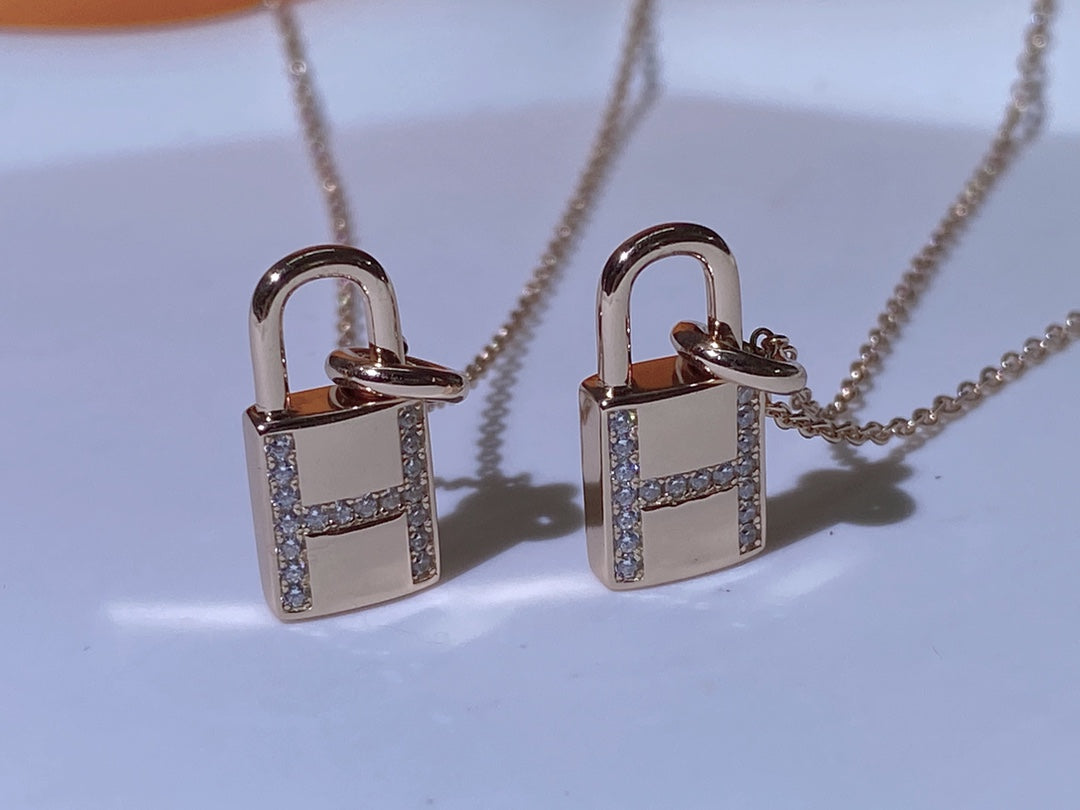 [Elitejewels]HM アドバンスド ニッチ ロック ヘッド ネックレス ダイヤモンド