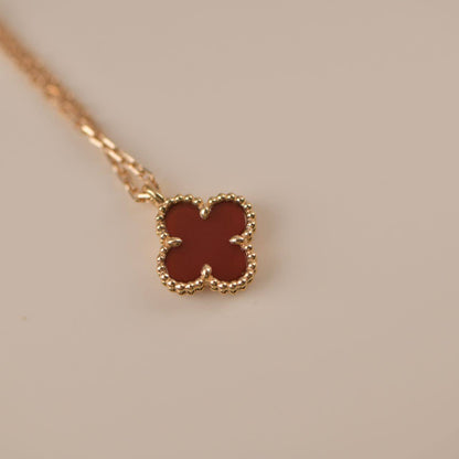 [Elitejewels]CLOVER MINI 9.5MM WHITE CARNELIANS NECKLACE